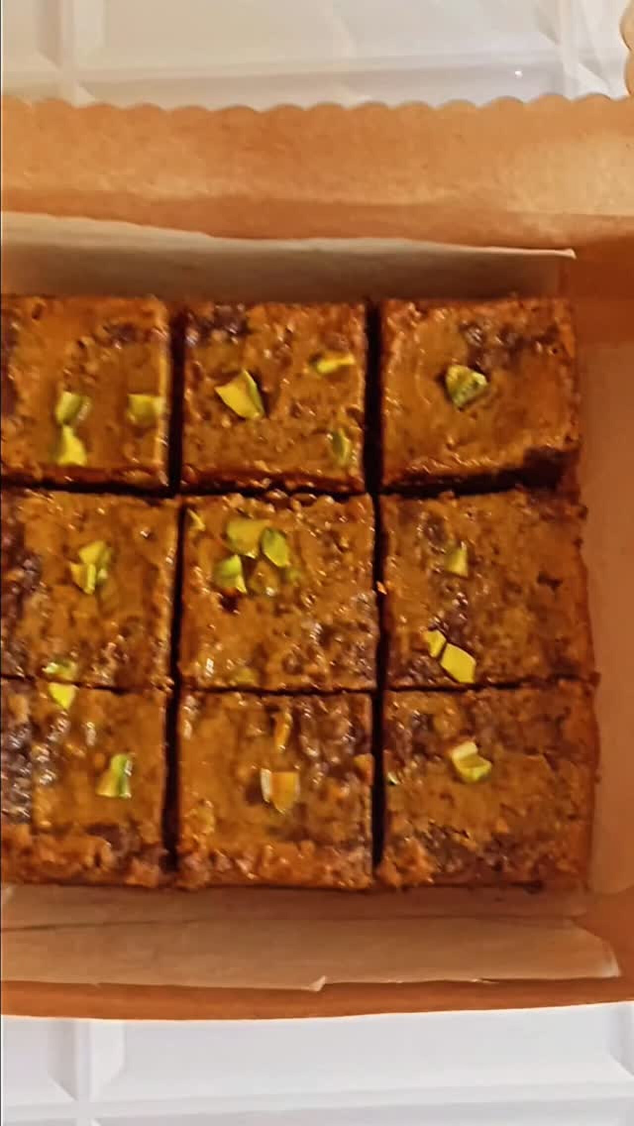 Millet brownie squares with pistachio